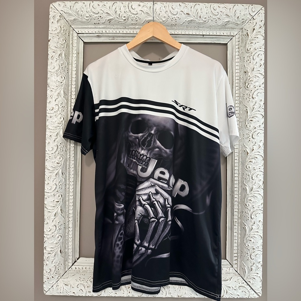 Jeep SRT Black and White Graphic Skull Tee. Front and back graphic.Size L ❣️